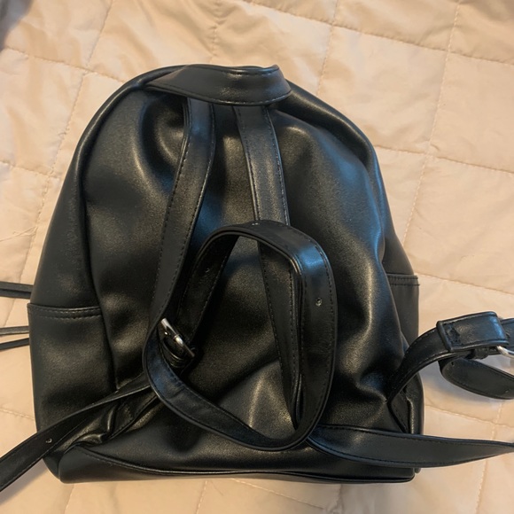 Black leather backpack - Picture 4 of 5